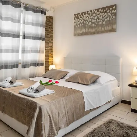 Studio La Luna דירה *